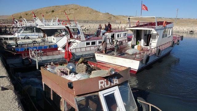 Van Gölü’ndeki kayıtlı balıkçı teknelerine destek