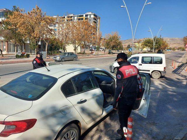 Elazığ’da şok uygulamalarla yakalanan 20 şüpheli tutuklandı