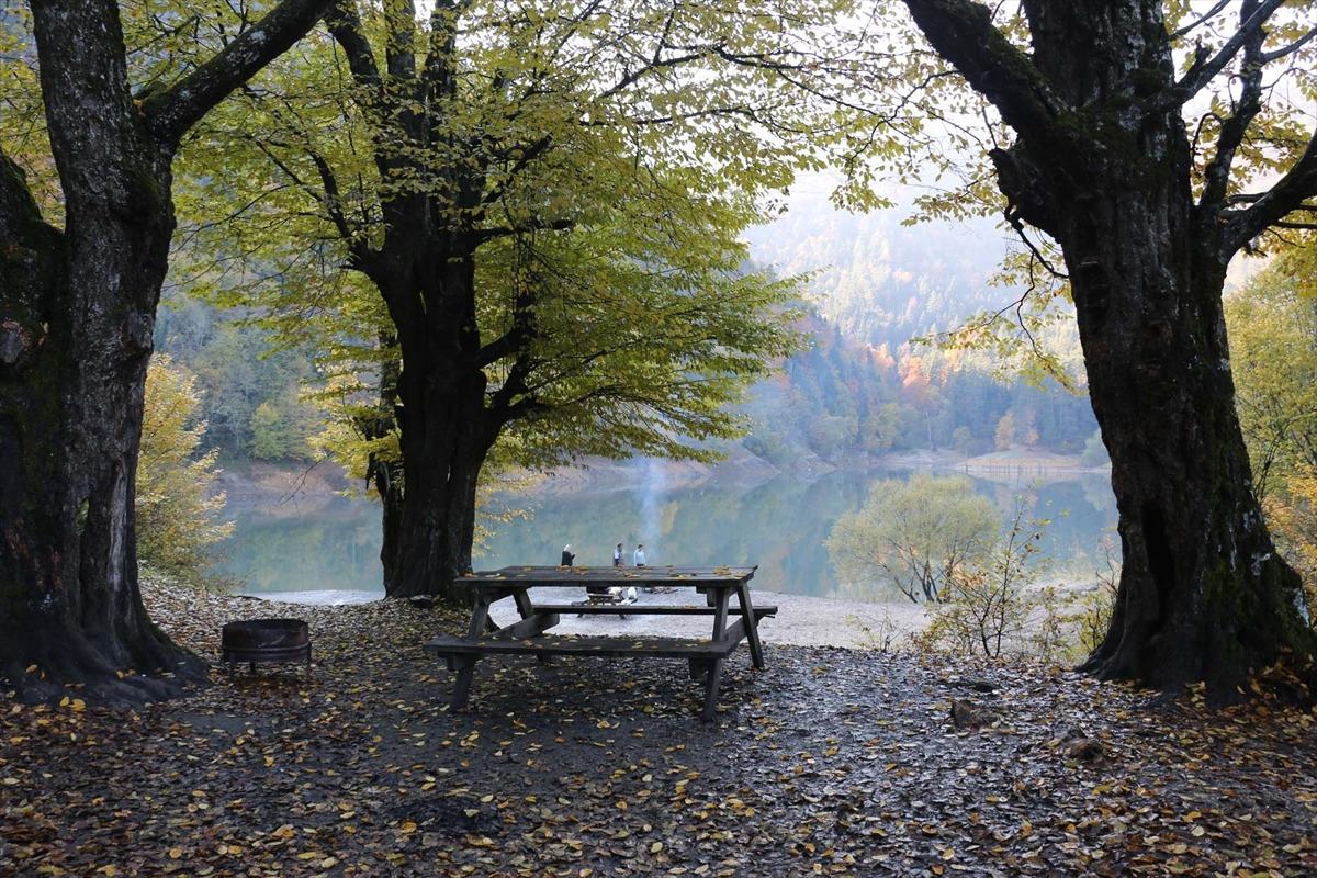 S&uuml;l&uuml;kl&uuml;g&ouml;l Tabiat Parkı'nda sonbaharın g&uuml;zellikleri yaşanıyor