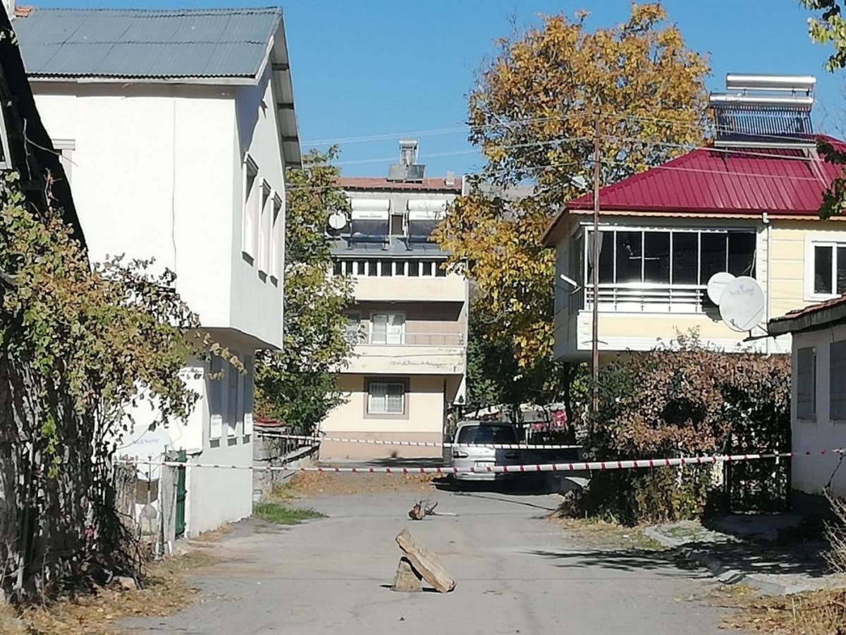 Erkenek Mahallesi&rsquo;nde yaklaşık 100 kişi karantinaya alındı