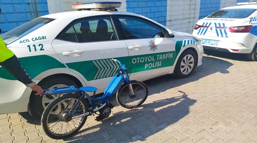 Hatay'da otoyolda yarışan 2 motosiklet s&uuml;r&uuml;c&uuml;s&uuml;ne para cezası