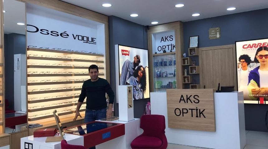 Efe, "Uzun süreli bilgisayar kullanımı göz sağlığını tehdit ediyor"