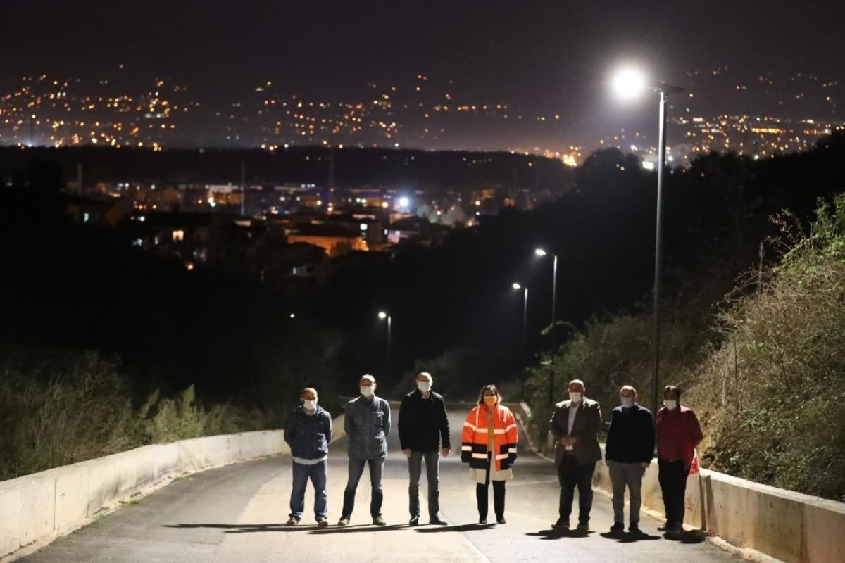 İzmit karanlık sokaklar g&uuml;neş enerjisi ile aydınlanıyor