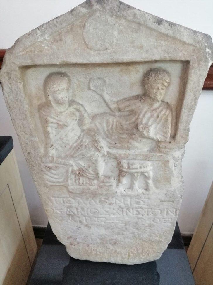 Uygulama esnasında durdurulan kamyonete Roma dönemine ait mezar Steli ele geçirildi G3