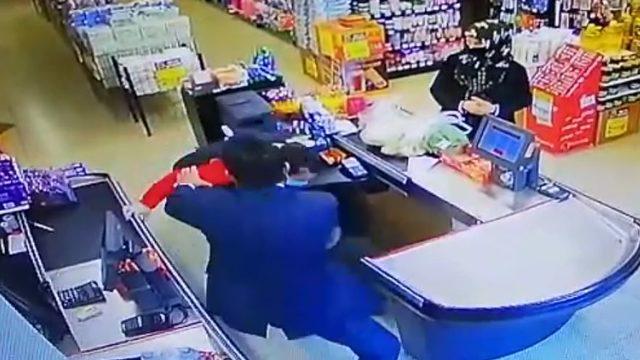 Markette vertigo krizi geçiren kasiyeri son anda tuttu