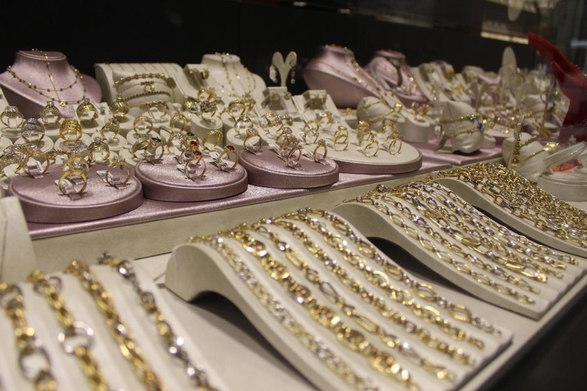 Faiz kararı altının y&ouml;n&uuml;n&uuml; belirleyecek