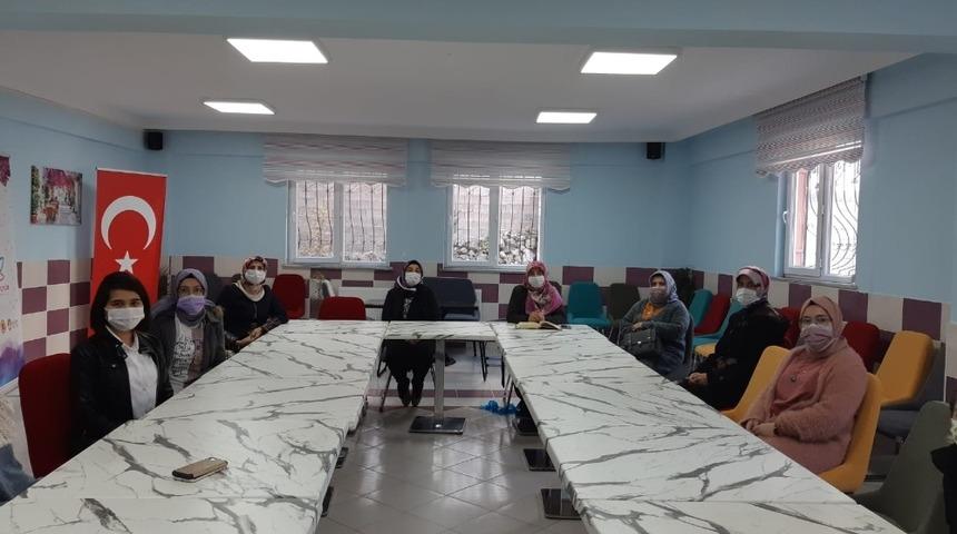 Şuhutlu kadınlar Kadın K&uuml;lt&uuml;r Evi&rsquo;ni tanıyor