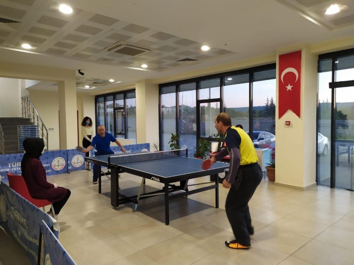 Eskişehir&rsquo;de &lsquo;24 Kasım &Ouml;ğretmenler G&uuml;n&uuml;&rsquo; i&ccedil;in &lsquo;Masa Tenisi&rsquo; turnuvası d&uuml;zenlendi