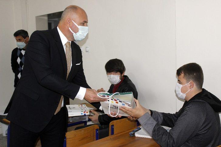 Başkan Togar’dan üniversite adaylarına ‘hazırlık kitabı’ desteği G2