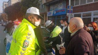 Fazla yolcuyla polise yakalandı, 'bedava taşıyoruz' dedi