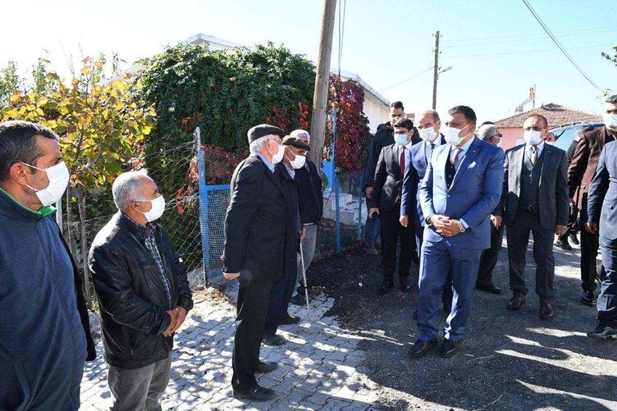 İsak&ouml;y asfalta kavuştu