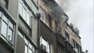 Beyoğlu’nda 5 katlı binada yangın paniği