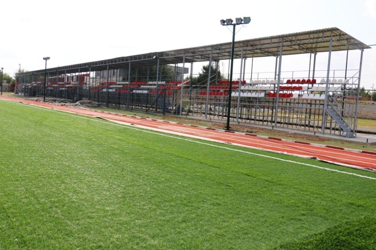 Sentetik &ccedil;im saha ve trib&uuml;nler hizmete girdi