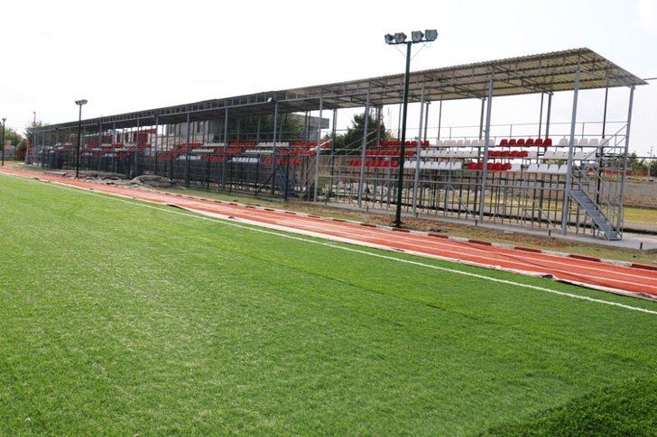 Sentetik çim saha ve tribünler hizmete girdi G1