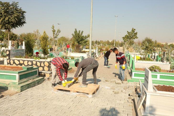 Diyarbakır’da mezarlıklar çamurdan kurtuluyor G4