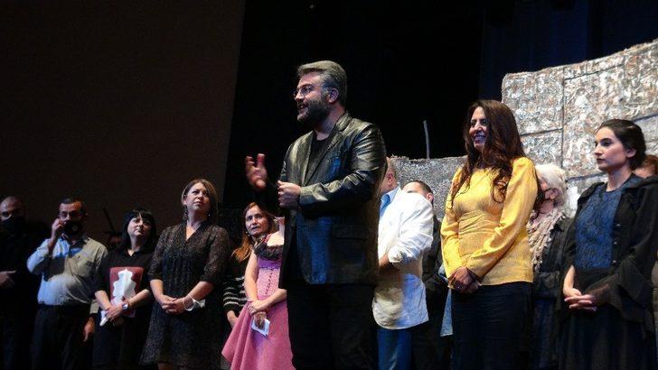 ABBŞT  "Kadınlar Konuşursa" oyunuyla sezonu açtı G1