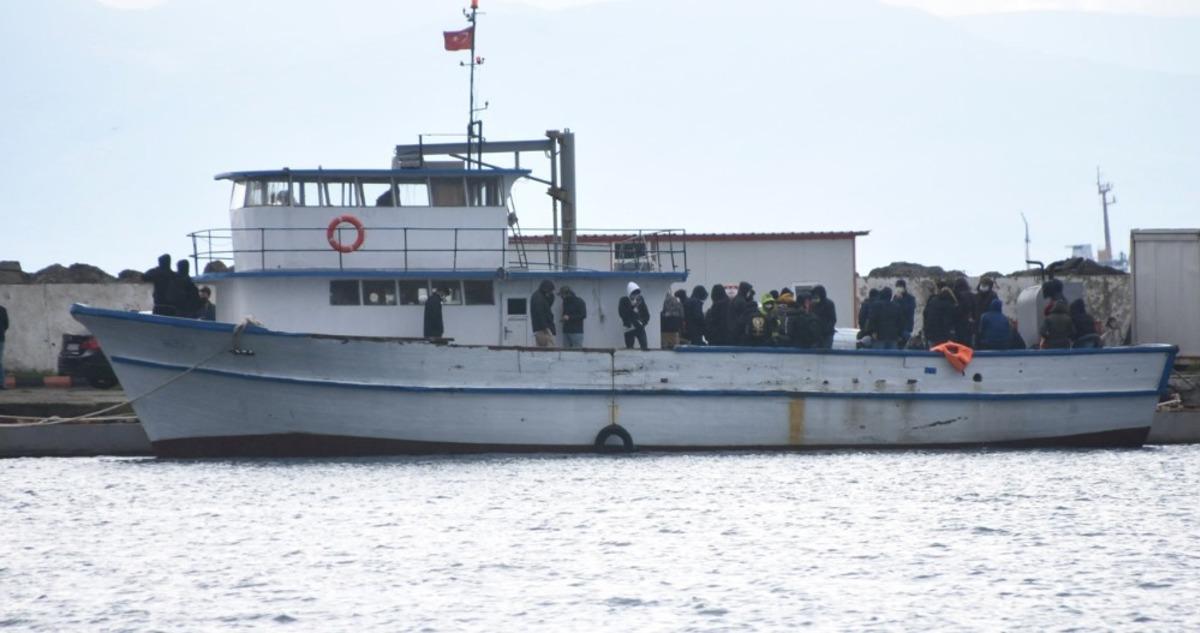 Ka&ccedil;ak g&ouml;&ccedil;men taşıyan gemi kaptanı tutuklandı