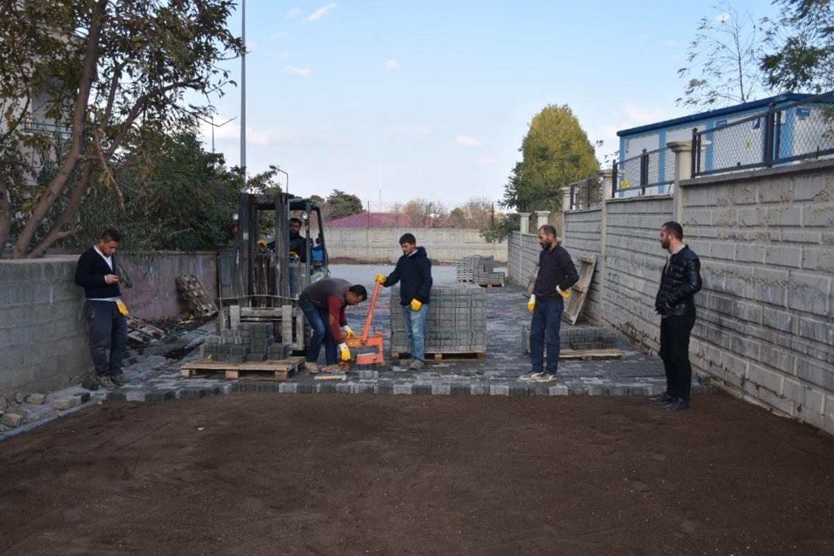 Tatvan&rsquo;da yol yenileme &ccedil;alışmaları devam ediyor