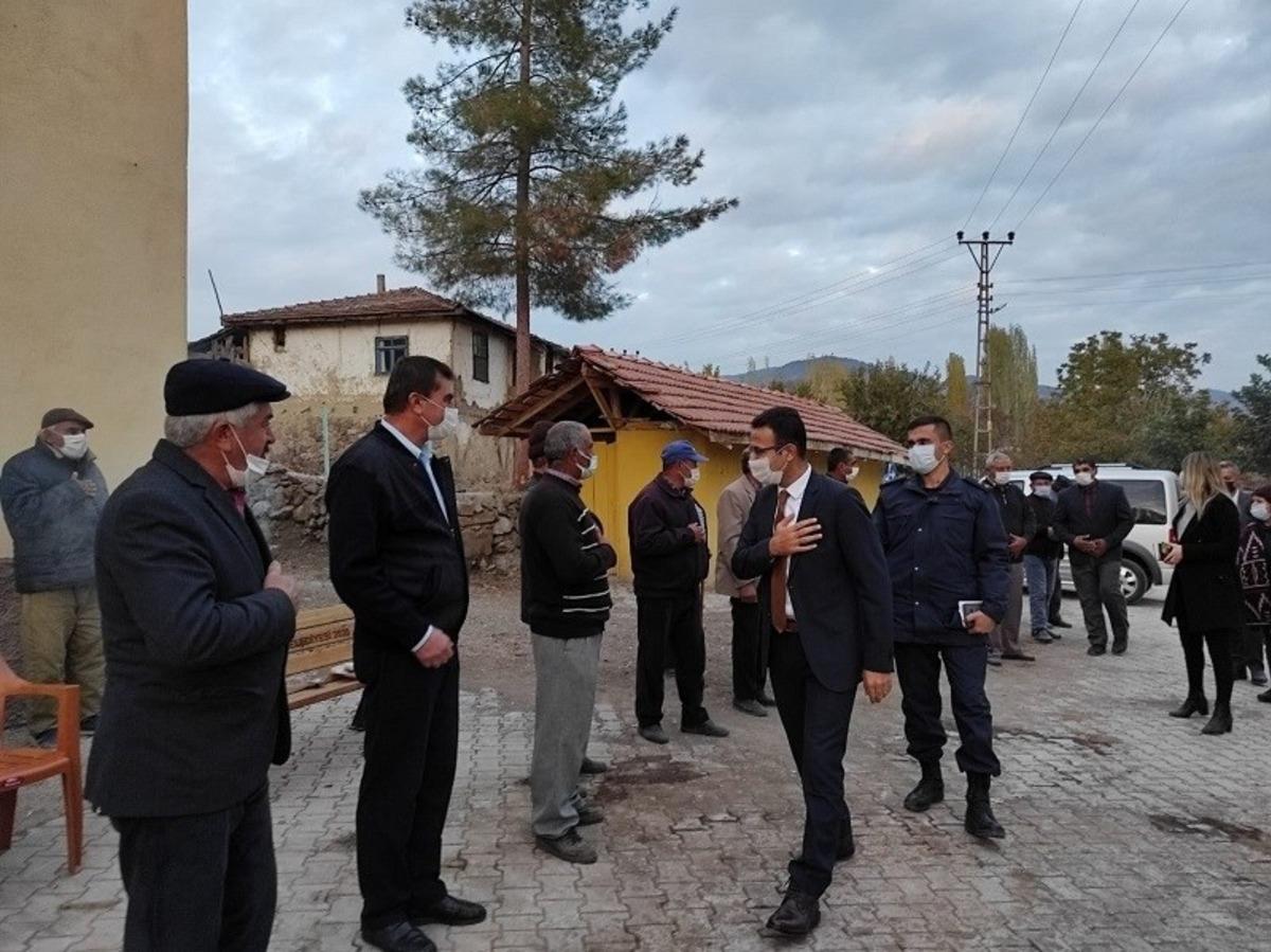 Kaymakam Akpay k&ouml;y gezilerini s&uuml;rd&uuml;r&uuml;yor
