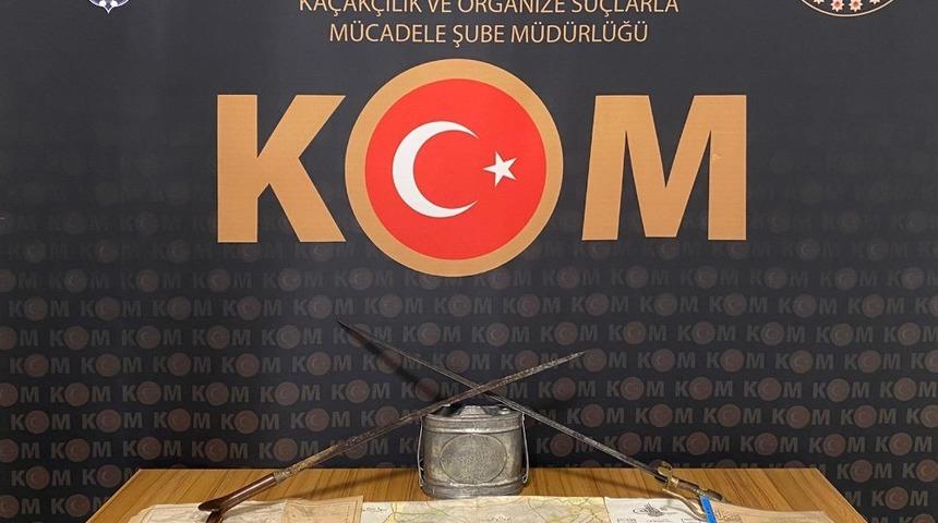 Kılıç, madalyonlar ve sikkeler! Rize’de tarihi eser operasyonu