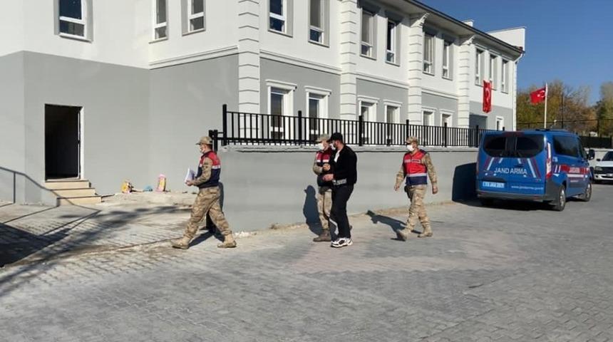 Adilcevaz’da 53 düzensiz göçmen yakalandı