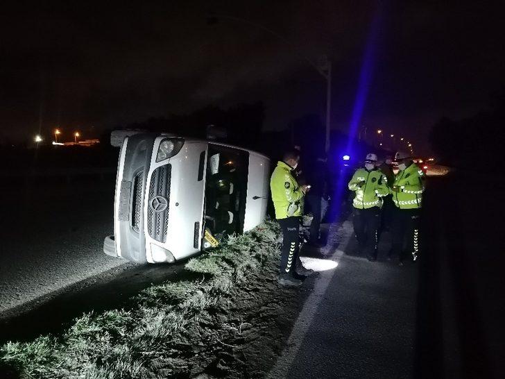 Kocaeli’de işçileri taşıyan servis minibüsü devrildi:  6 yaralı G1