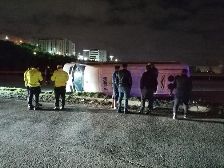 Kocaeli’de işçileri taşıyan servis minibüsü devrildi:  6 yaralı G3