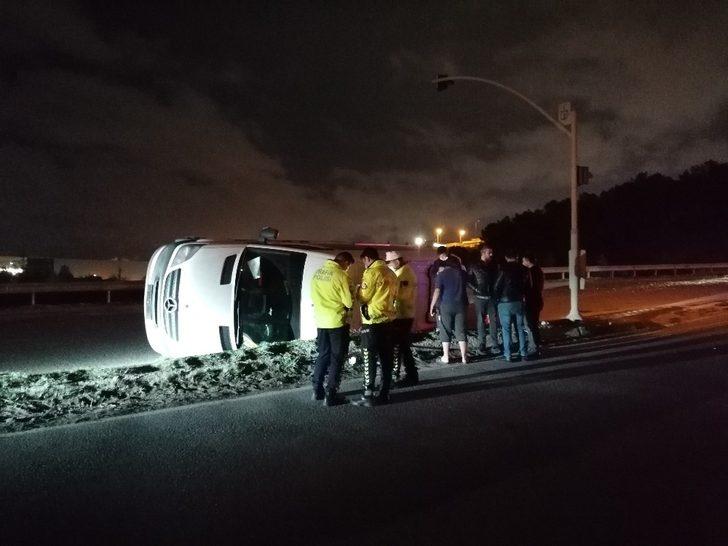 Kocaeli’de işçileri taşıyan servis minibüsü devrildi:  6 yaralı G4