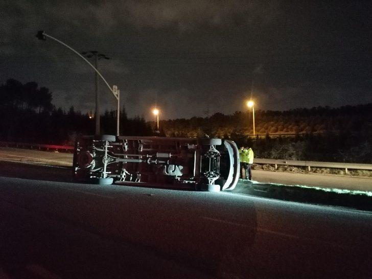 Kocaeli’de işçileri taşıyan servis minibüsü devrildi:  6 yaralı G5
