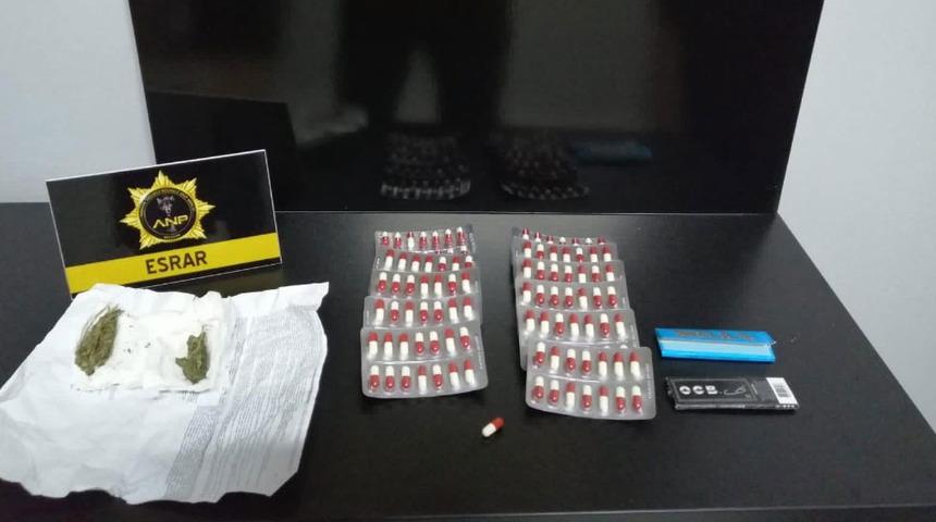 Şüphe üzerine durdurulan araçta uyuşturucu çıktı, 3 kişi gözaltına alındı