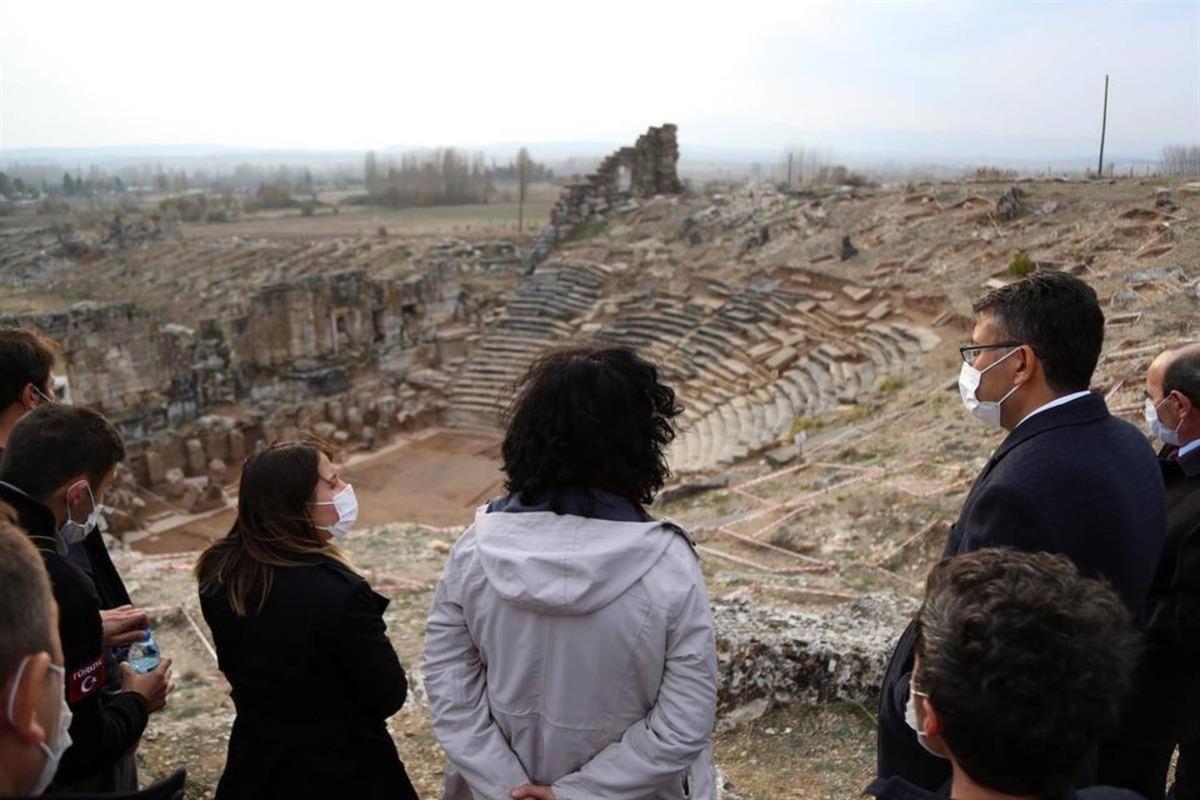 Aizanoi&rsquo;de &ccedil;alışmalar 2023&rsquo;te tamamlanacak