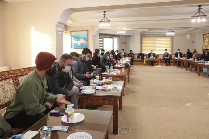 Kaymakam Aslan esnafı dinledi, gençlerle bir araya geldi G4