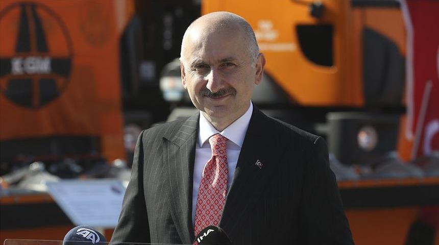 Bakan Karaismailoğlu duyurdu: Ankara-İzmir arası  3 saat 30 dakikaya düşüyor