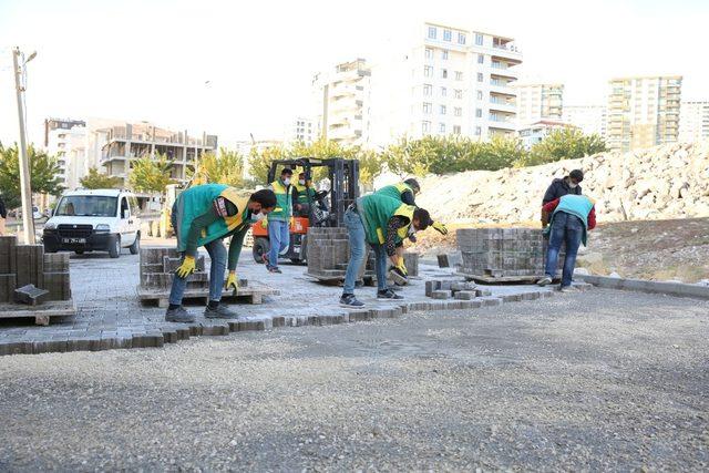 Karaköprü’de yollar kilitli parkeyle yenileniyor