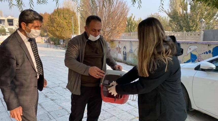 Okul m&uuml;d&uuml;r&uuml;nden &ouml;rnek davranış