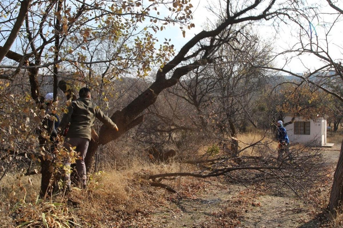 Hacılar&rsquo;da kış &ouml;ncesi &ccedil;evre bakımı s&uuml;r&uuml;yor