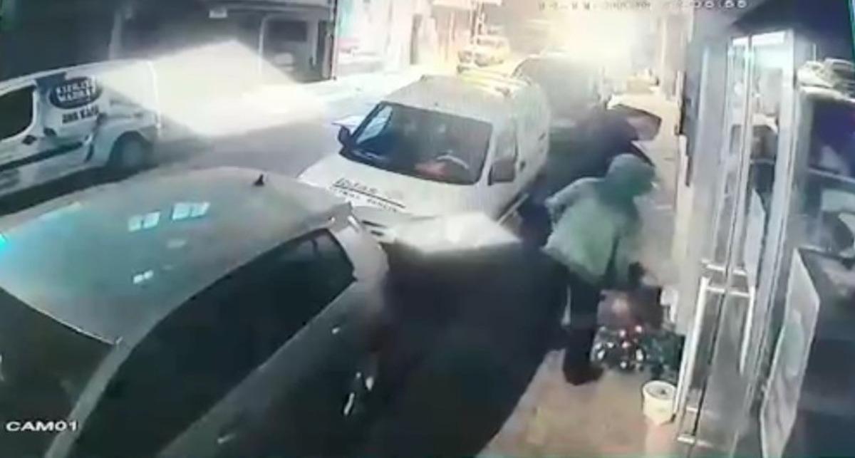 &Ouml;nce &ccedil;aldı, sonra geri getirdi