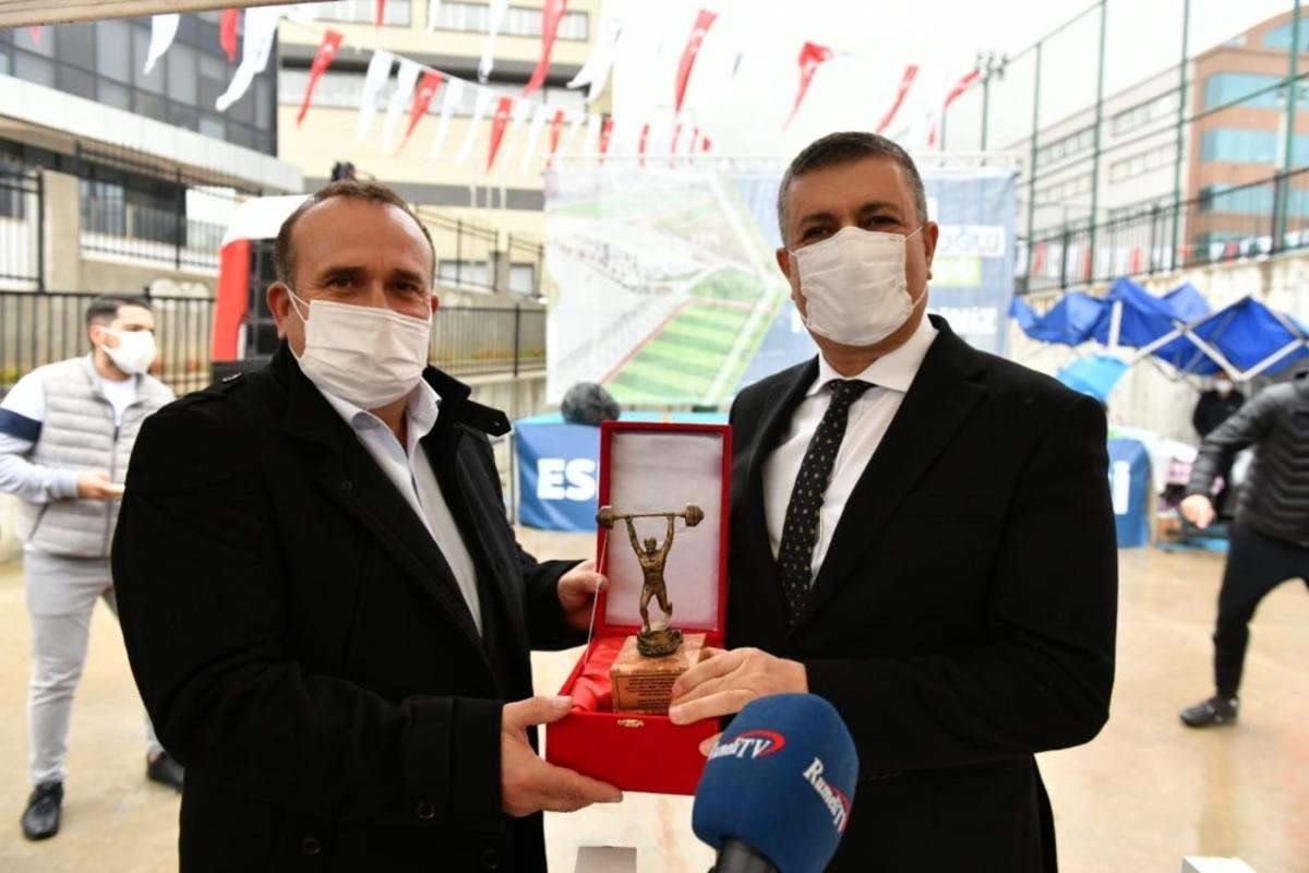 Naim S&uuml;leymanoğlu&rsquo;nun ismi Esenyurt&rsquo;ta yaşayacak