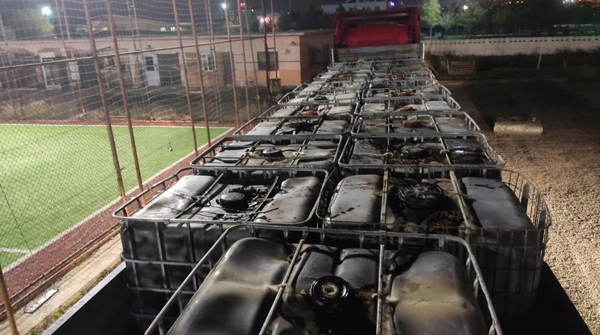 Tırla yapılan ka&ccedil;ak akaryakıt sevkiyatına polis &lsquo;dur&rsquo; dedi