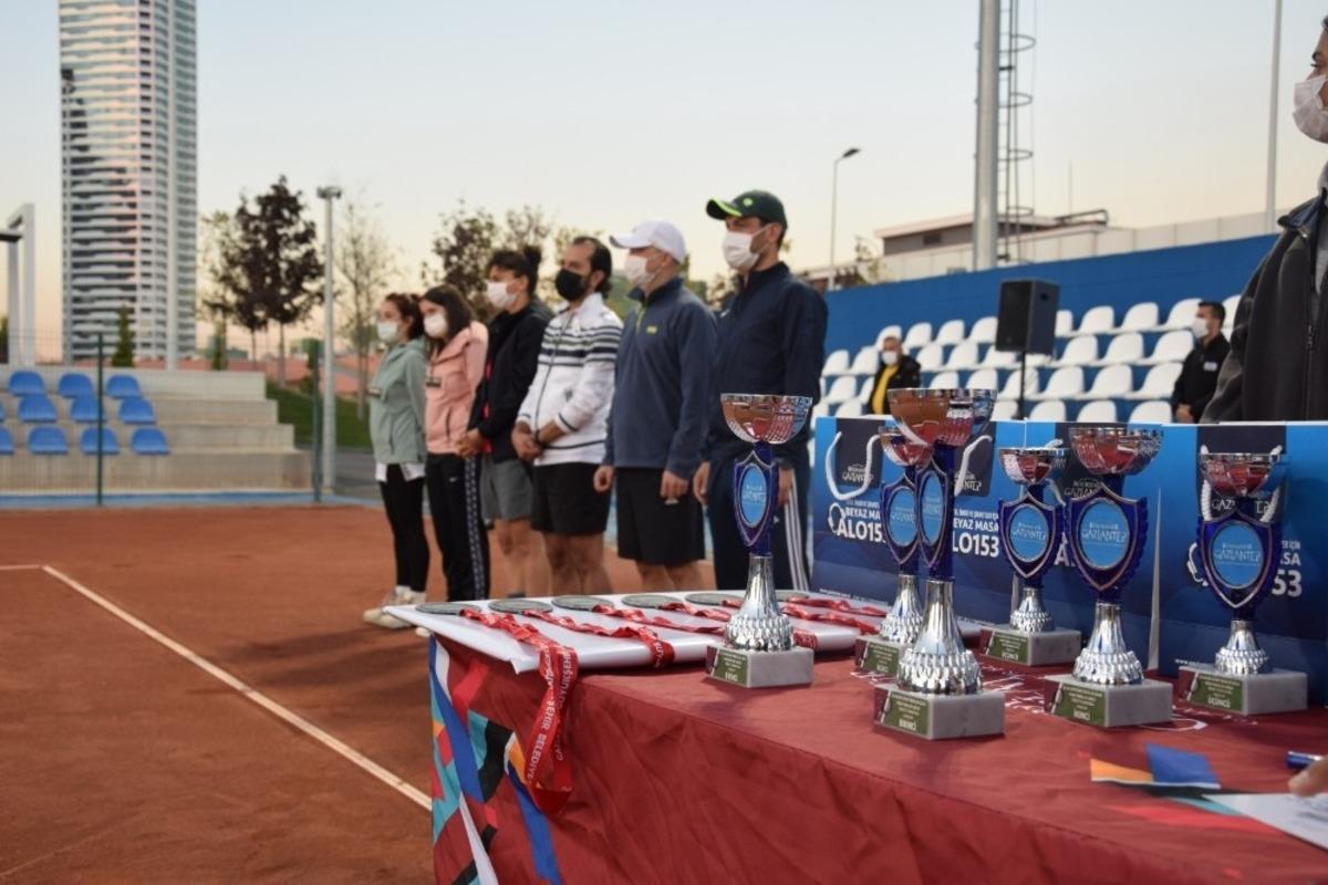 24 Kasım &Ouml;ğretmenler G&uuml;n&uuml; Tenis turnuvası sona erdi