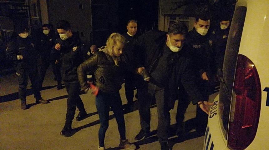 Tartıştığı kocasını sırtından bı&ccedil;akladı