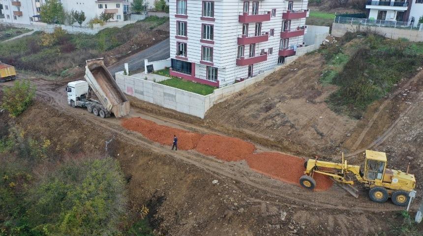 Başiskele&rsquo;de yol &ccedil;alışmaları aralıksız s&uuml;r&uuml;yor