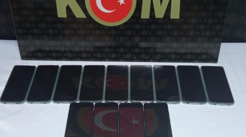 Batman’da 15 adet gümrük kaçağı telefon ele geçirildi