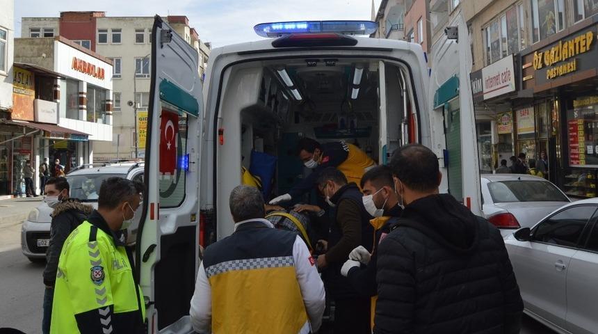 Besni’de otomobil yayaya çarptı