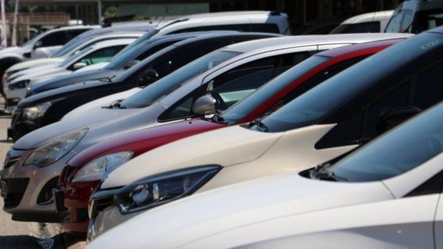 Piyasada hareketlilik başladı! Şimdi araba alınır mı? İkinci el araba fiyatları düşüyor mu, yükselecek mi? İkinci el araç piyasasında son durum