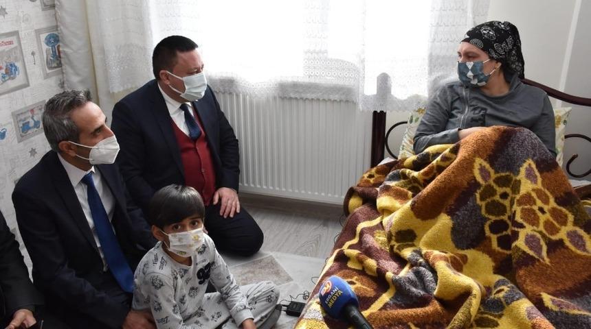 Başkan Beyoğlu&rsquo;ndan kanser hastası anneye duygulandıran destek