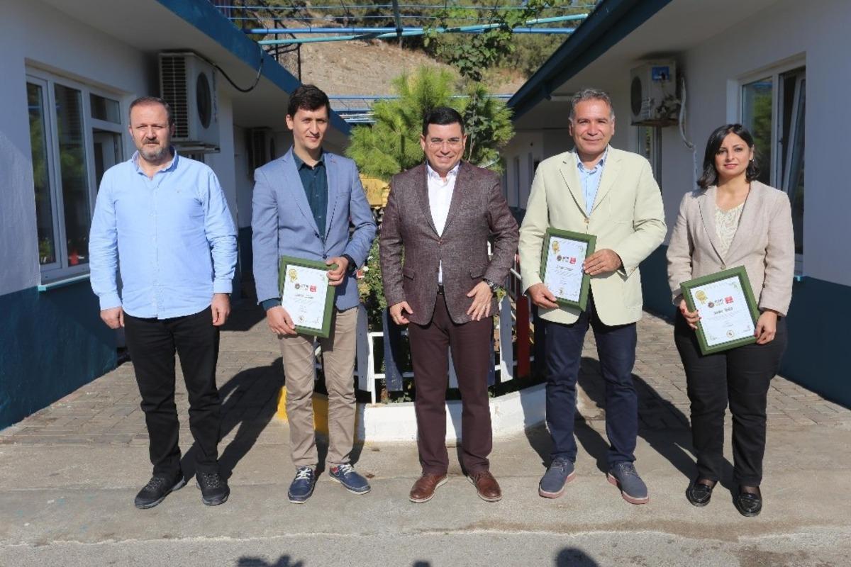 Başkan T&uuml;t&uuml;nc&uuml;&rsquo;den başarının mimarlarına teşekk&uuml;r belgesi