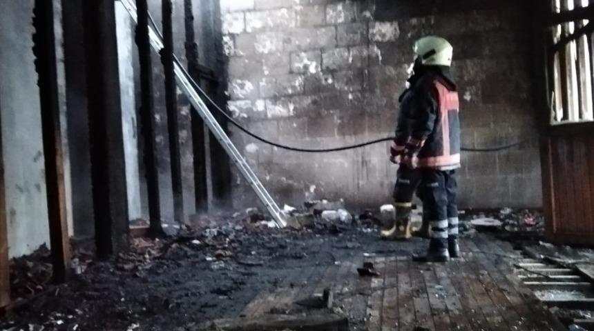 Siirt’te camiye çirkin saldırı: 130 yıllık camiyi ateşe verdiler