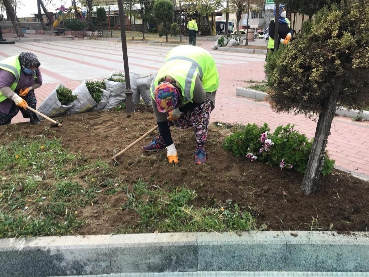 İvrindi&rsquo;de meydanlar bu kış &ccedil;i&ccedil;ekler a&ccedil;acak