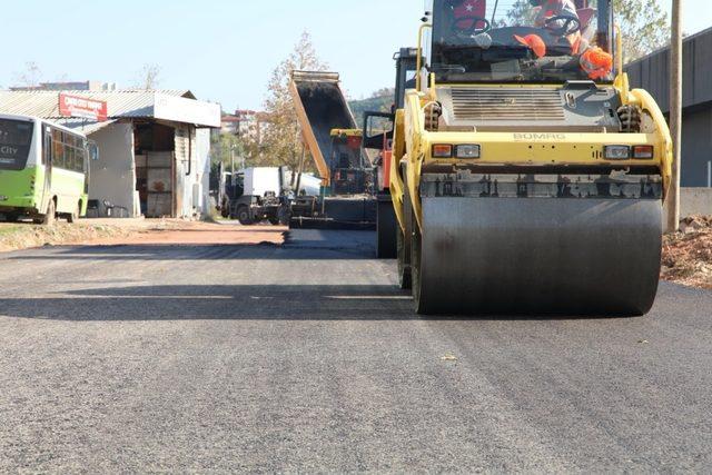 Yeşilova’yı rahatlatacak asfaltlama çalışmasını tamamladı